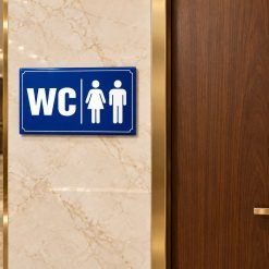 Minh họa biển WC có hai biểu tượng nam nữ và vạch ngăn đứng
