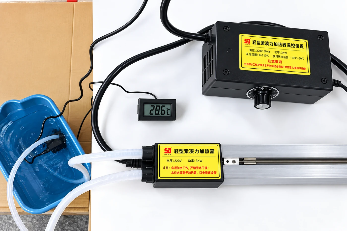 Bơm và ống nước nối với thanh nhiệt uốn mica, bên cạnh bộ điều chỉnh và nhiệt kế