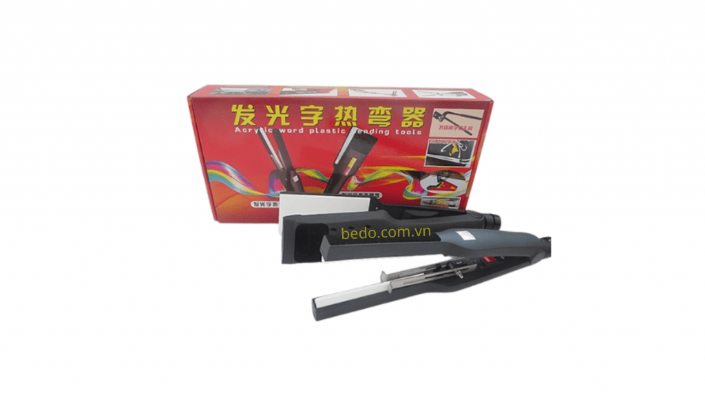Bộ kẹp nhiệt mica có hai loại là kẹp nhiệt uốn góc vuông mica và kẹp nhiệt uốn cong. Máy kẹp nhiệt uốn mica có cơ chế như máy làm tóc, sau khi cắm điện khoảng 1 phút, phần lưỡi của máy sẽ nóng lên làm mềm mica giúp dễ dàng bẻ uốn.