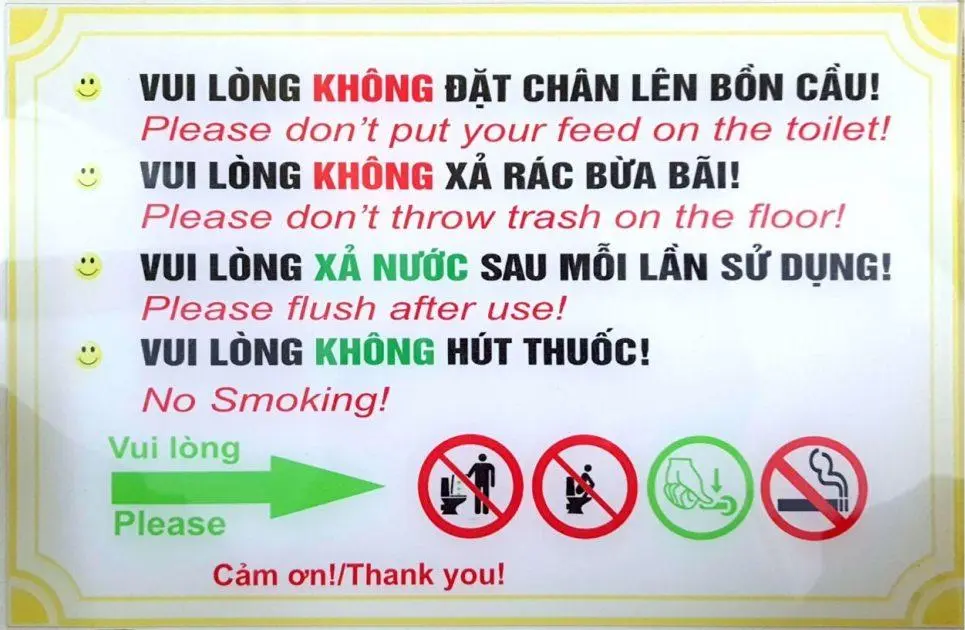 Biển nội quy WC bằng mica kích thước 20 × 30 cm thực tế