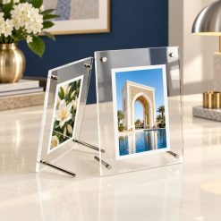 Khung mica trưng bày ảnh trên mặt quầy