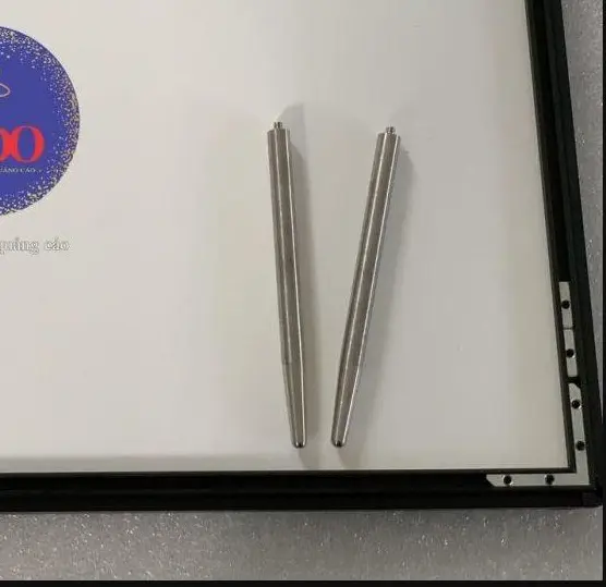 Chi tiết đầu ren của chân đỡ inox khung menu LED