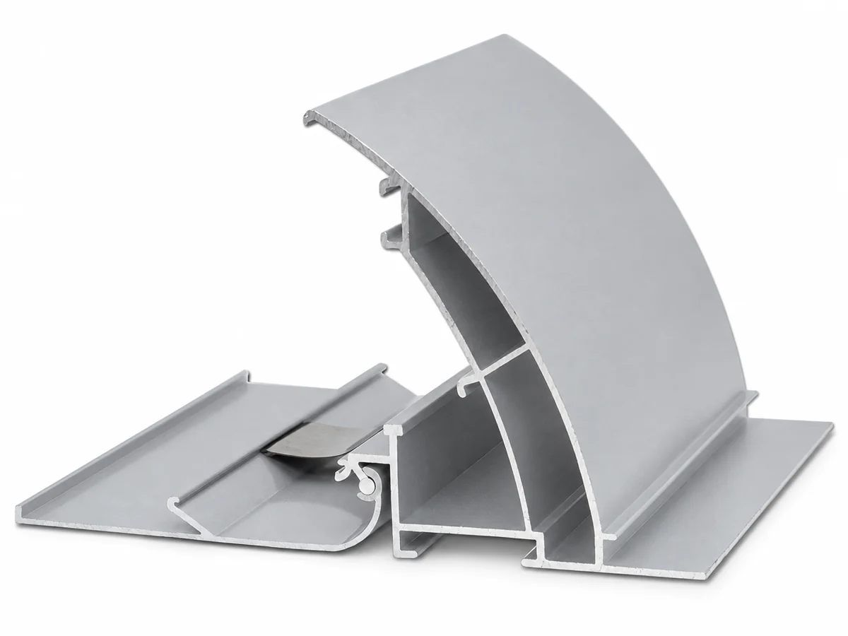 Nhôm bật cạnh 8cm BEDO khi mở nắp, nhìn rõ mặt cắt và khớp nối.